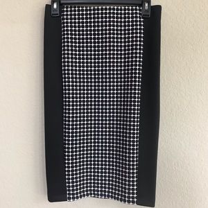 Vince Camuto Black & White Patterned Pencil Skirt